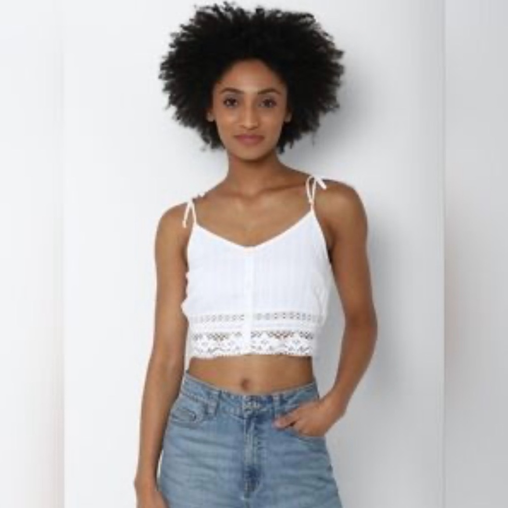 NWOT American Eagle Outfitters White Eyelet Crop Top